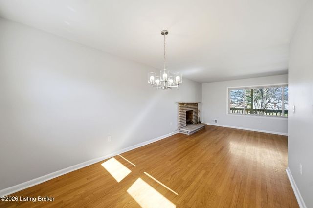 6914 Shareith Dr, Louisville, KY 40228