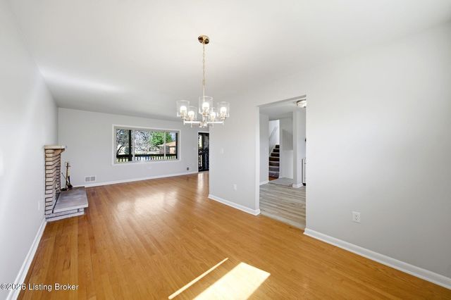 6914 Shareith Dr, Louisville, KY 40228