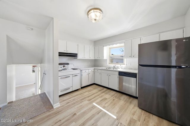 6914 Shareith Dr, Louisville, KY 40228