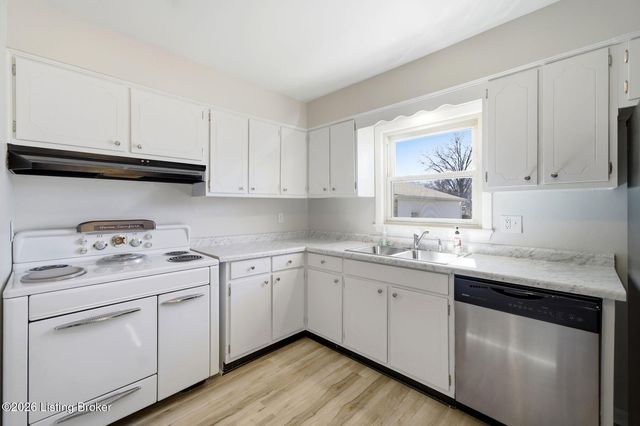 6914 Shareith Dr, Louisville, KY 40228