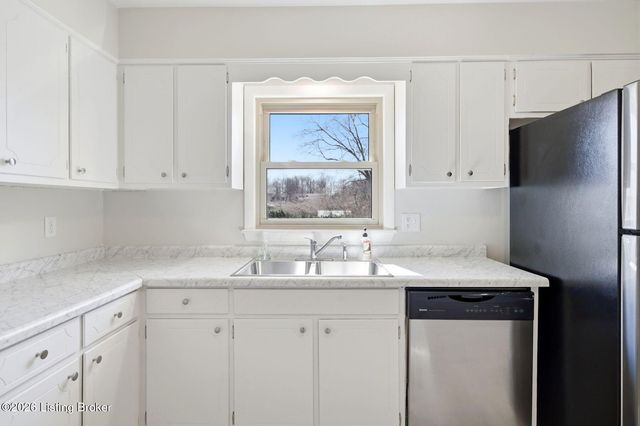 6914 Shareith Dr, Louisville, KY 40228