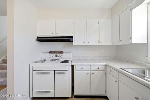 6914 Shareith Dr, Louisville, KY 40228