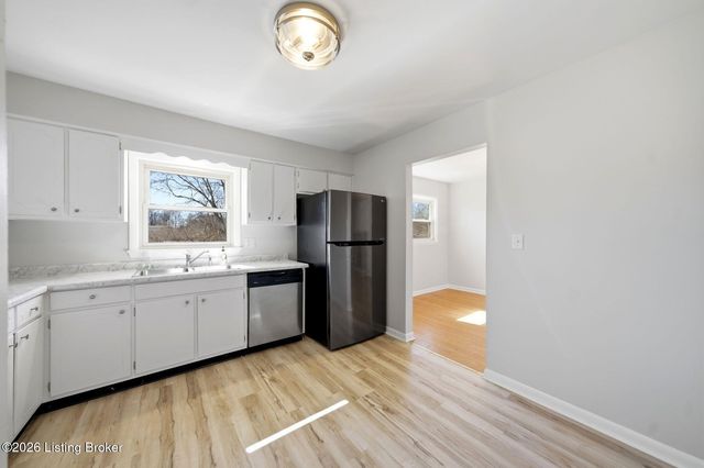 6914 Shareith Dr, Louisville, KY 40228