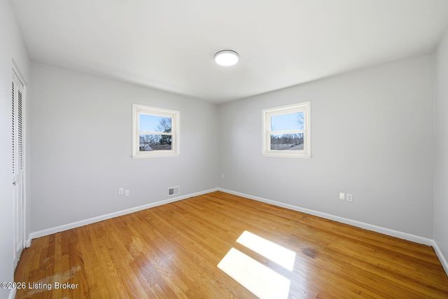 6914 Shareith Dr, Louisville, KY 40228