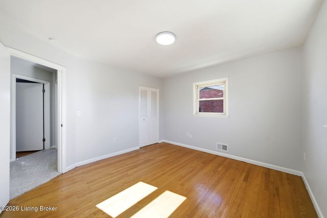 6914 Shareith Dr, Louisville, KY 40228