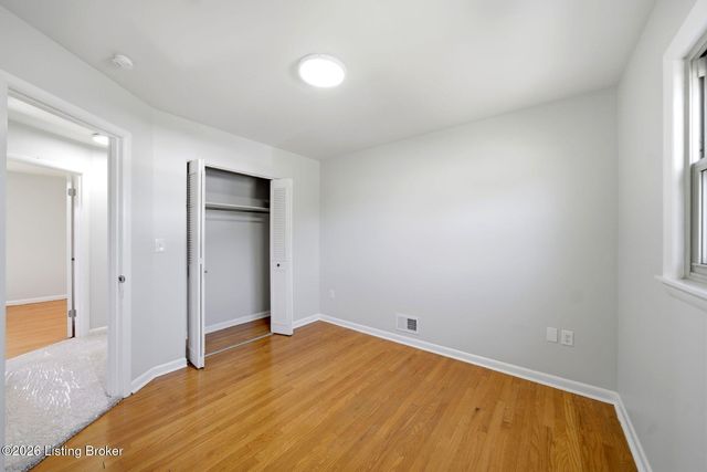 6914 Shareith Dr, Louisville, KY 40228