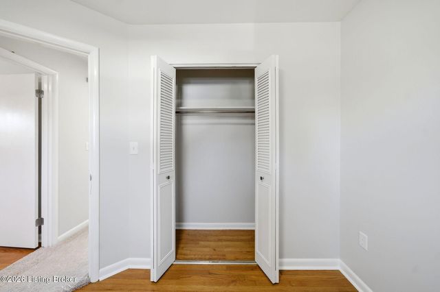 6914 Shareith Dr, Louisville, KY 40228