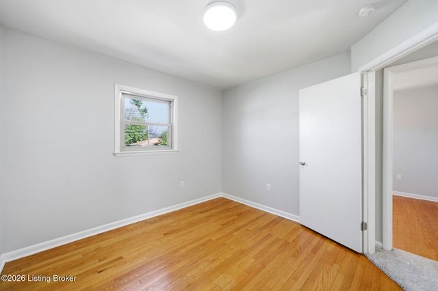 6914 Shareith Dr, Louisville, KY 40228