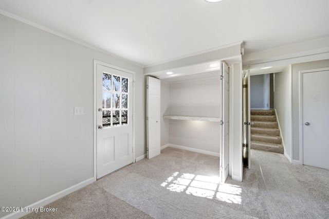 6914 Shareith Dr, Louisville, KY 40228