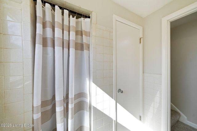 6914 Shareith Dr, Louisville, KY 40228