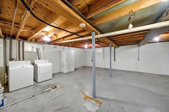 6914 Shareith Dr, Louisville, KY 40228