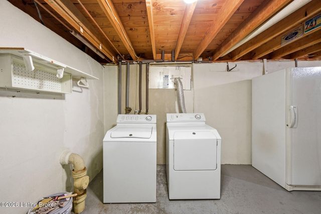 6914 Shareith Dr, Louisville, KY 40228