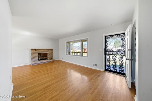 6914 Shareith Dr, Louisville, KY 40228