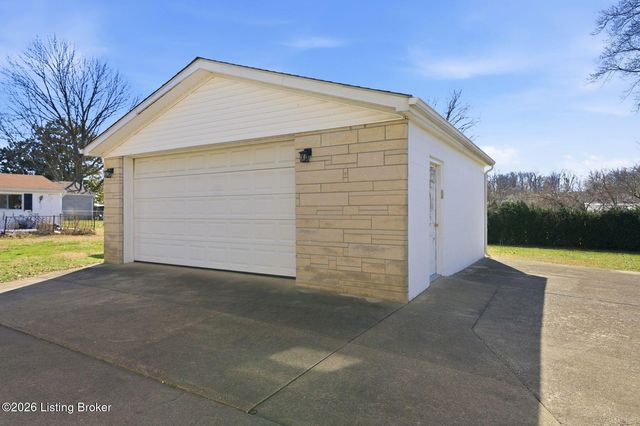 6914 Shareith Dr, Louisville, KY 40228