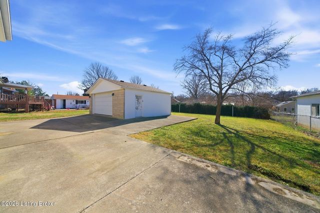 6914 Shareith Dr, Louisville, KY 40228