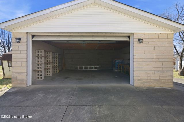 6914 Shareith Dr, Louisville, KY 40228