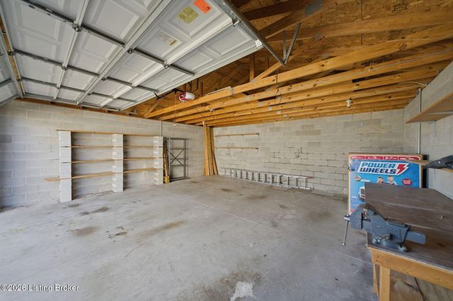 6914 Shareith Dr, Louisville, KY 40228