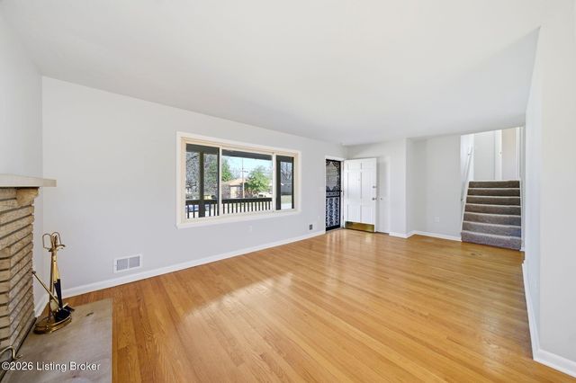 6914 Shareith Dr, Louisville, KY 40228