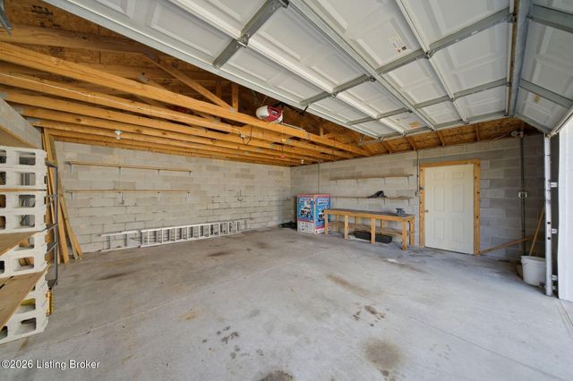 6914 Shareith Dr, Louisville, KY 40228