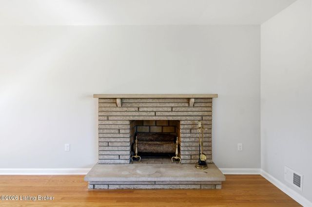 6914 Shareith Dr, Louisville, KY 40228