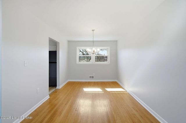 6914 Shareith Dr, Louisville, KY 40228