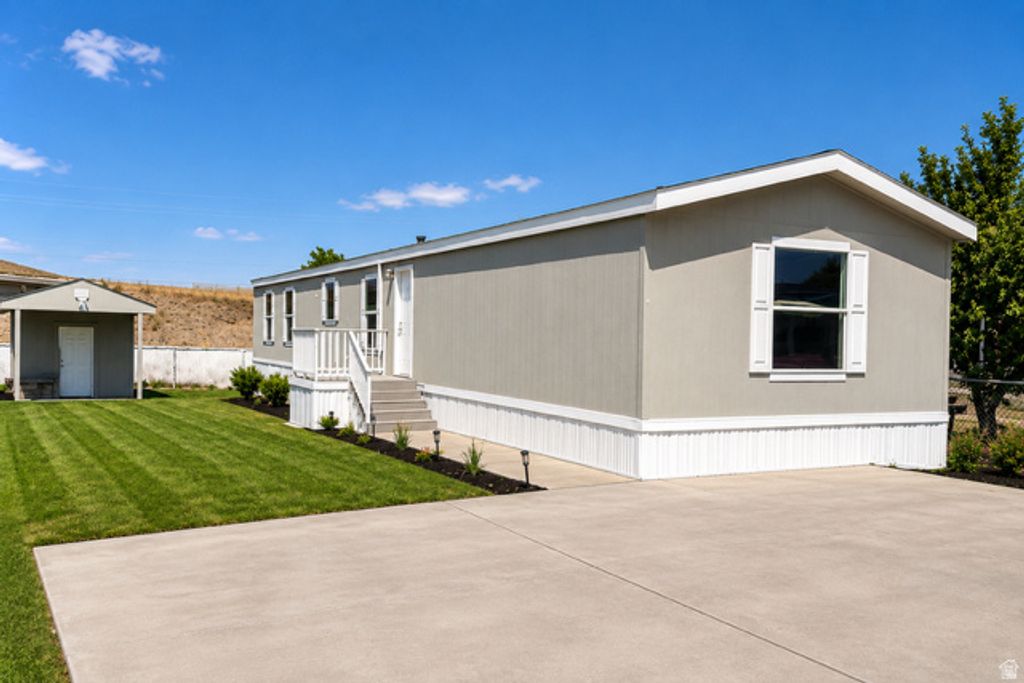 125 GREEN PINES AVE #D024, Tooele, UT 84074 — exterior