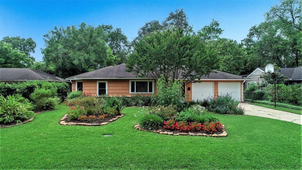 5542 Huisache Street, Bellaire, TX 77401