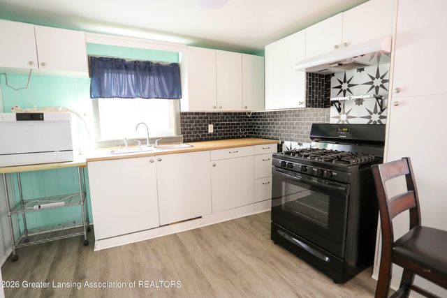 414 Raymerville Court, Eaton Rapids, MI 48827