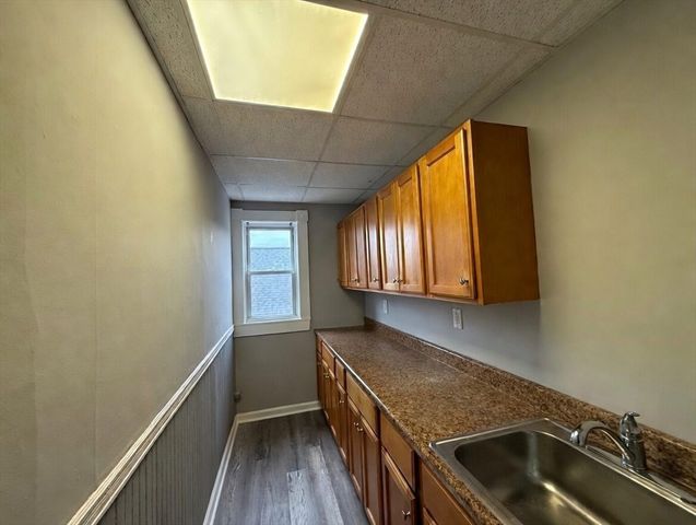117 University Ave 3, Lowell, MA 01854