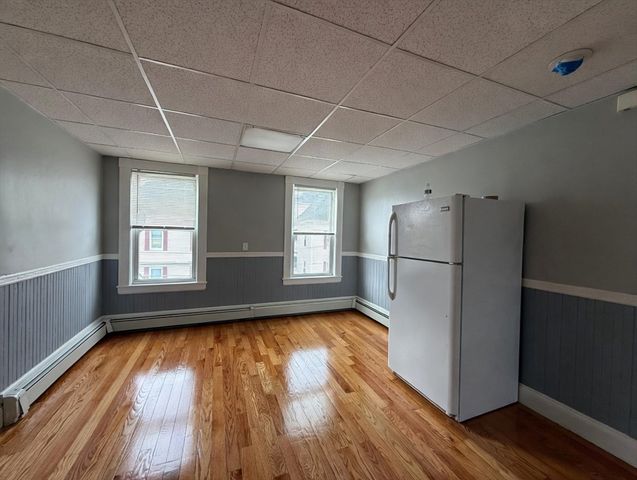 117 University Ave 3, Lowell, MA 01854