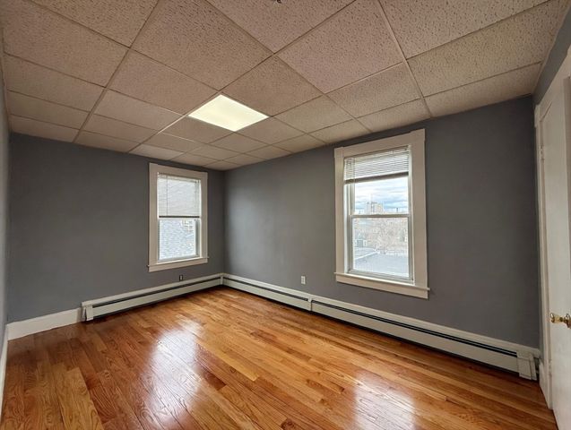 117 University Ave 3, Lowell, MA 01854