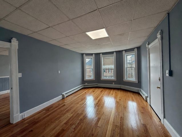 117 University Ave 3, Lowell, MA 01854