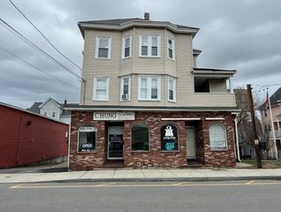 117 University Ave 3, Lowell, MA 01854