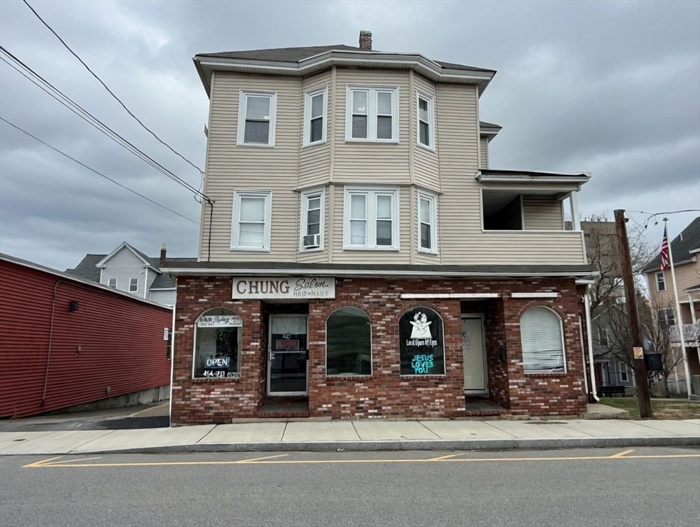 117 University Ave 3, Lowell, MA 01854
