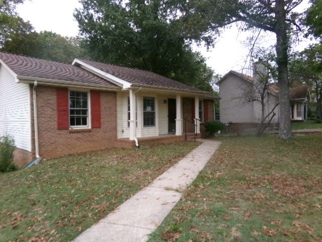 718 Acorn Dr, Clarksville, TN 37043