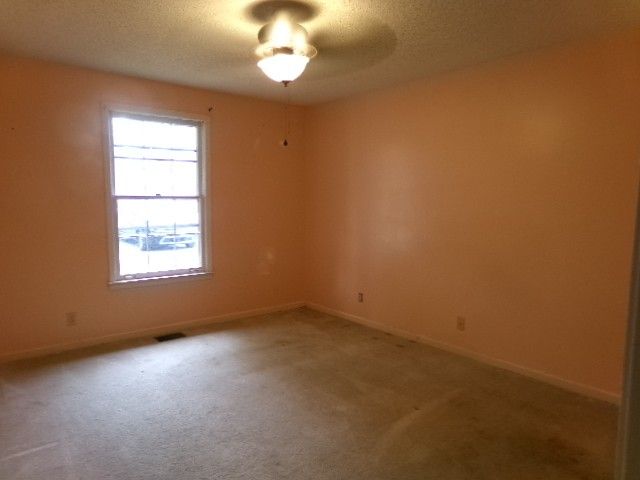 718 Acorn Dr, Clarksville, TN 37043