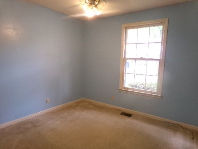 718 Acorn Dr, Clarksville, TN 37043