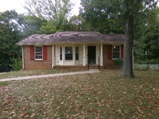 718 Acorn Dr, Clarksville, TN 37043