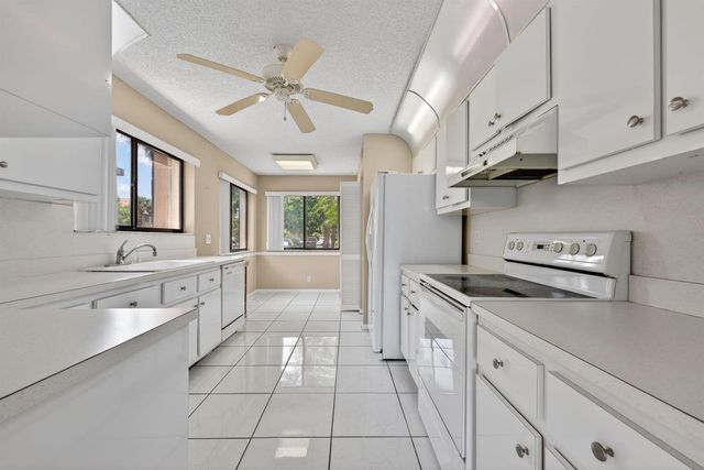 2240 SW 92nd Terrace 2402, Davie, FL 33324