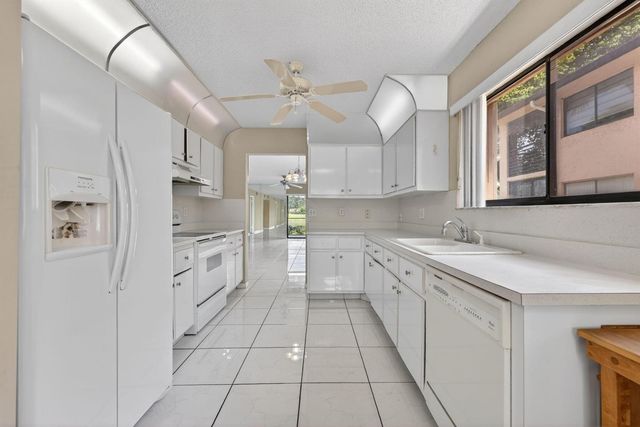 2240 SW 92nd Terrace 2402, Davie, FL 33324