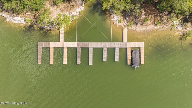 1 Twin Oaks Dr, Mammoth Cave, KY 42259