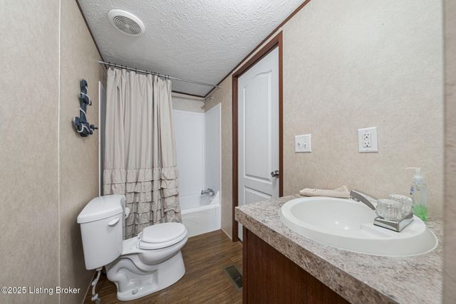 1 Twin Oaks Dr, Mammoth Cave, KY 42259