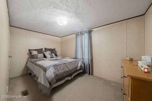 1 Twin Oaks Dr, Mammoth Cave, KY 42259