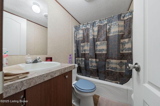 1 Twin Oaks Dr, Mammoth Cave, KY 42259