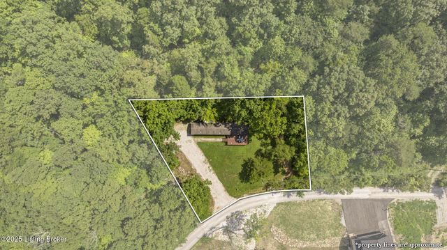 1 Twin Oaks Dr, Mammoth Cave, KY 42259