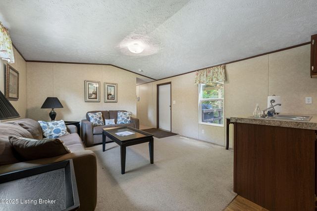 1 Twin Oaks Dr, Mammoth Cave, KY 42259