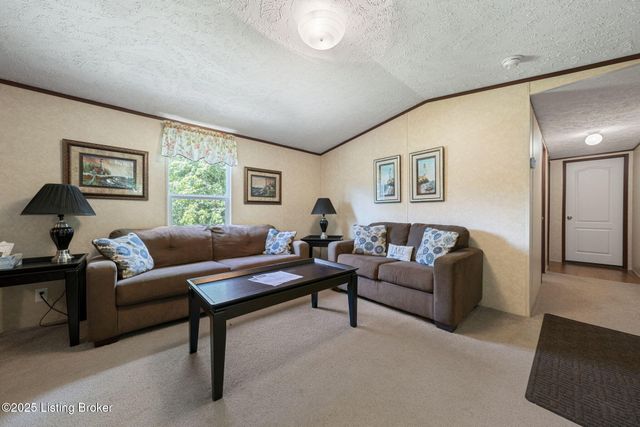 1 Twin Oaks Dr, Mammoth Cave, KY 42259