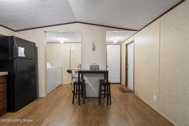 1 Twin Oaks Dr, Mammoth Cave, KY 42259