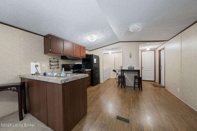 1 Twin Oaks Dr, Mammoth Cave, KY 42259