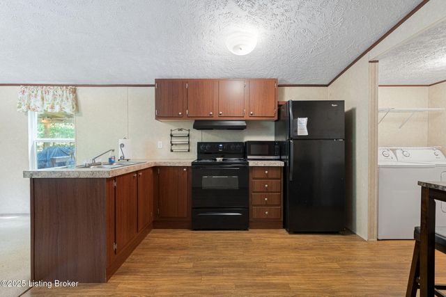 1 Twin Oaks Dr, Mammoth Cave, KY 42259